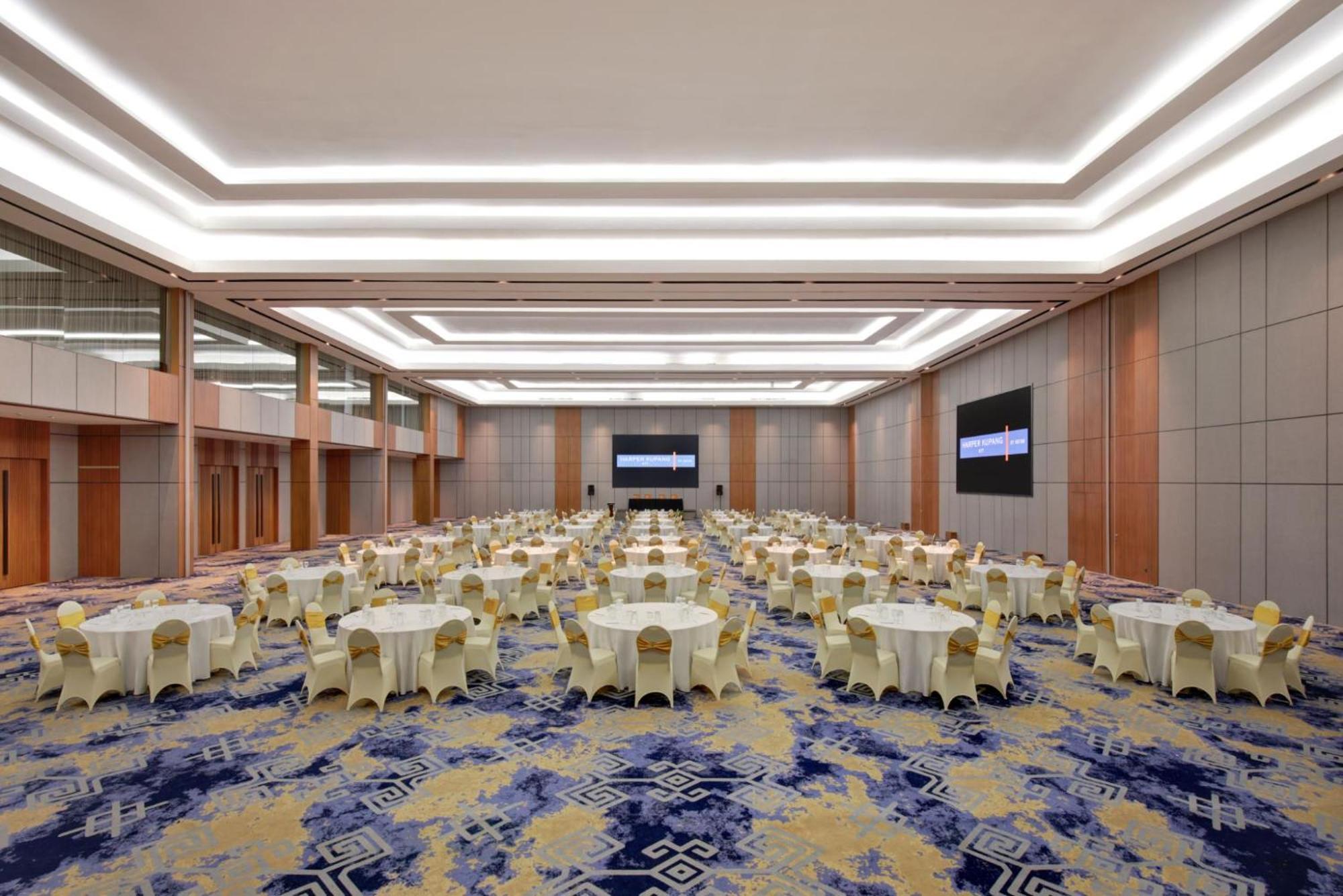Harper Kupang By Aston Hotel ภายนอก รูปภาพ